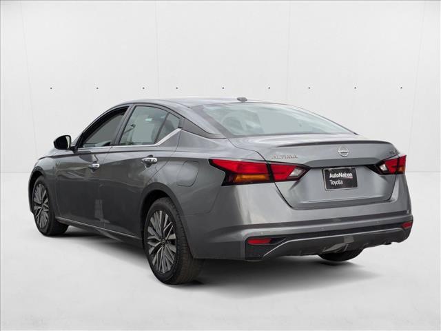 Photo of 2023 Gun Metallic Nissan Altima