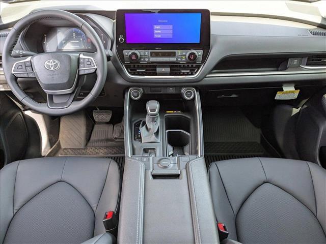 Photo of 2025 Wind Chill Pearl Toyota Grand Highlander