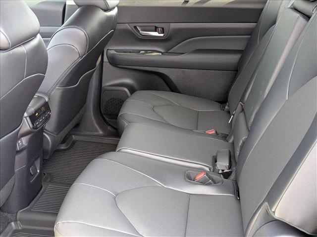 Photo of 2025 Wind Chill Pearl Toyota Grand Highlander