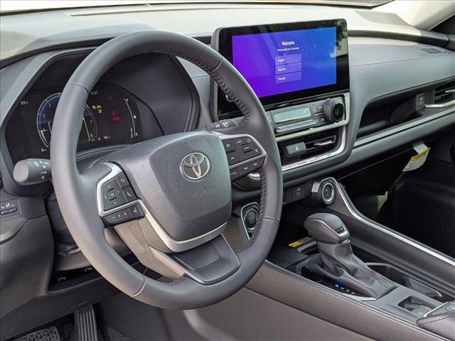 Photo of 2025 Wind Chill Pearl Toyota Grand Highlander