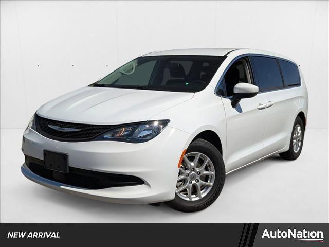 Photo of 2022 Bright White Clearcoat Chrysler Voyager
