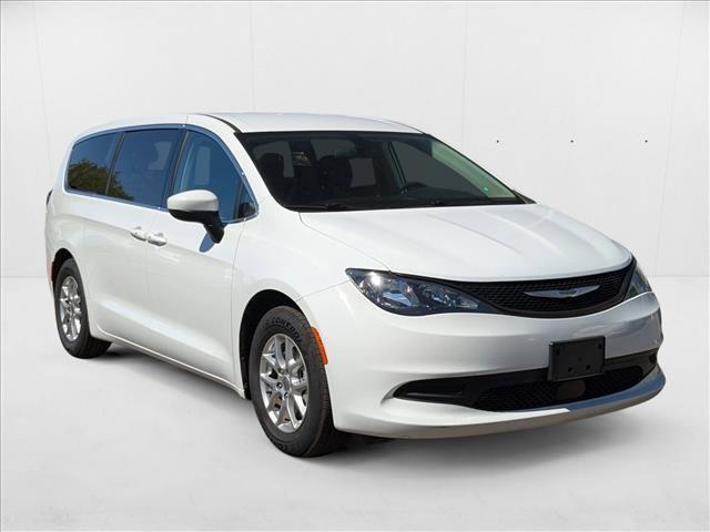 Photo of 2022 Bright White Clearcoat Chrysler Voyager
