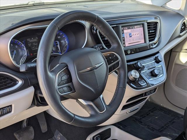 Photo of 2022 Bright White Clearcoat Chrysler Voyager