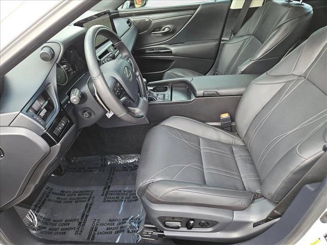 Photo of 2025 Eminent White Pearl Lexus ES 300h