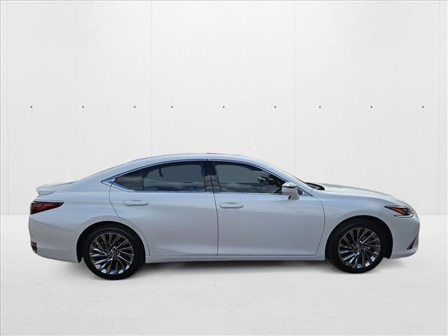 Photo of 2025 Eminent White Pearl Lexus ES 300h
