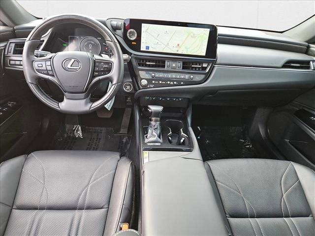 Photo of 2025 Eminent White Pearl Lexus ES 300h