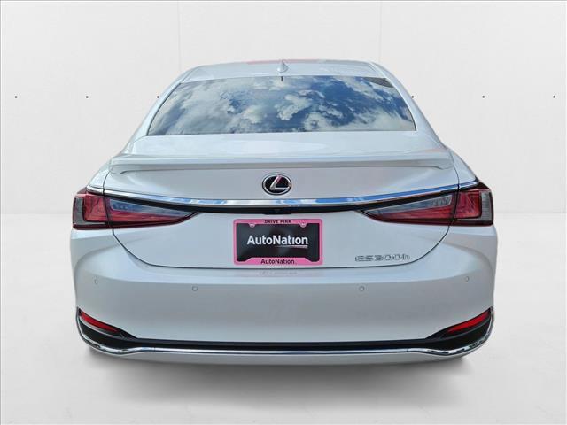 Photo of 2025 Eminent White Pearl Lexus ES 300h
