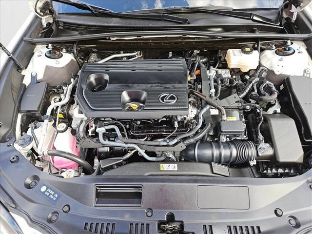 Photo of 2025 Eminent White Pearl Lexus ES 300h