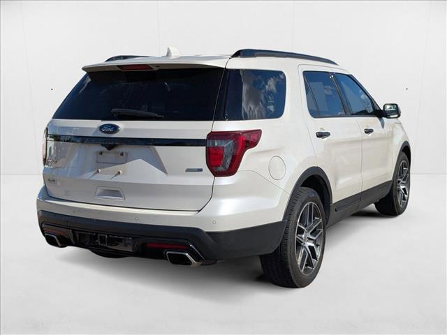Photo of 2017 White Platinum Metallic Tri-Coat Ford Explorer