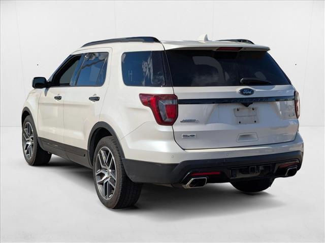 Photo of 2017 White Platinum Metallic Tri-Coat Ford Explorer