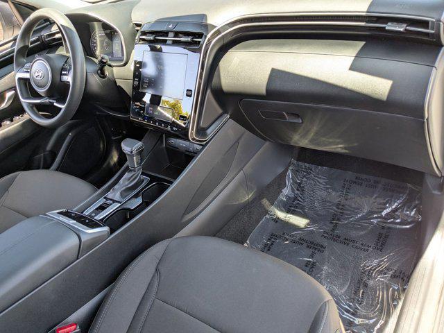 Photo of 2024 White Pearl Hyundai TUCSON
