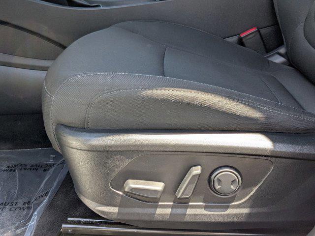 Photo of 2024 White Pearl Hyundai TUCSON