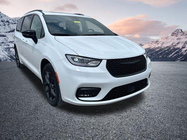 Photo of 2025 Bright White Clearcoat Chrysler Pacifica