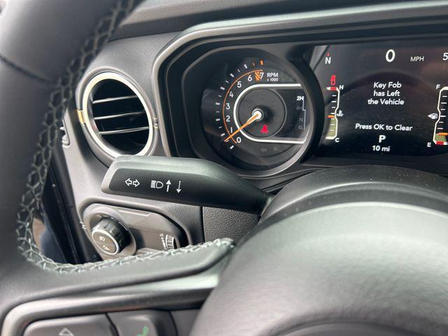 Photo of 2025 Black Clearcoat Jeep Gladiator