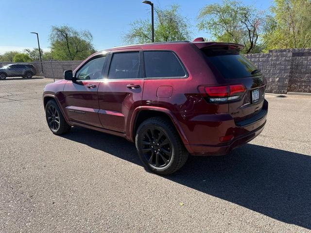 Photo of 2018 Velvet Red Pearlcoat Jeep Grand Cherokee