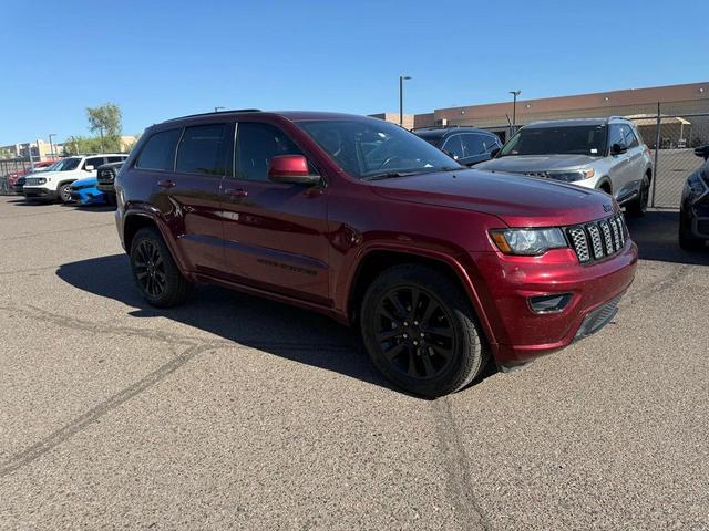 Photo of 2018 Velvet Red Pearlcoat Jeep Grand Cherokee
