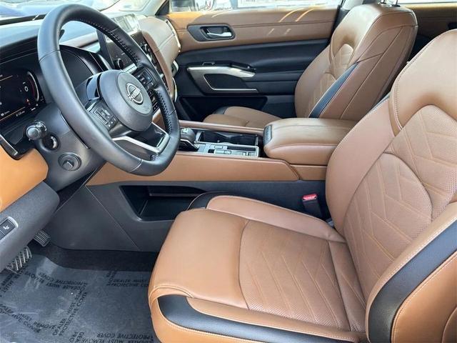 Photo of 2025 XEX 2T Gray Black Nissan Pathfinder