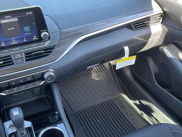 Photo of 2025 Pearl White Tricoat Nissan Altima
