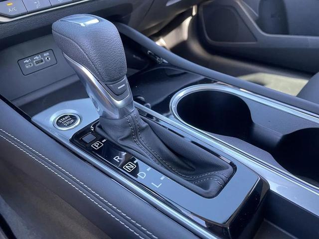 Photo of 2025 Pearl White Tricoat Nissan Altima