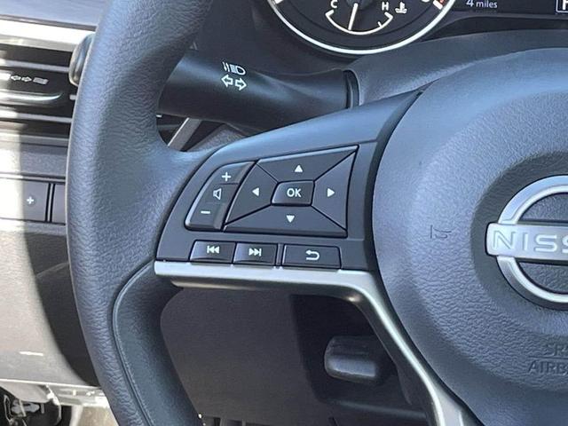 Photo of 2025 Pearl White Tricoat Nissan Altima