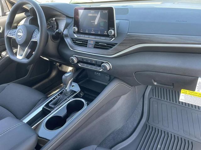 Photo of 2025 Pearl White Tricoat Nissan Altima