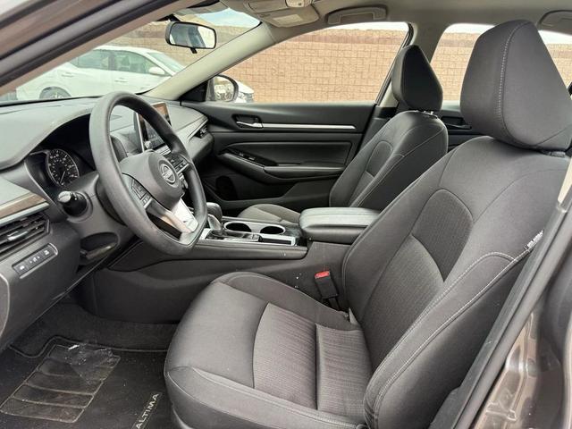 Photo of 2023 Gun Metallic Nissan Altima