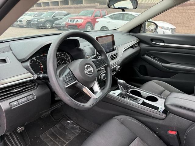 Photo of 2023 Gun Metallic Nissan Altima