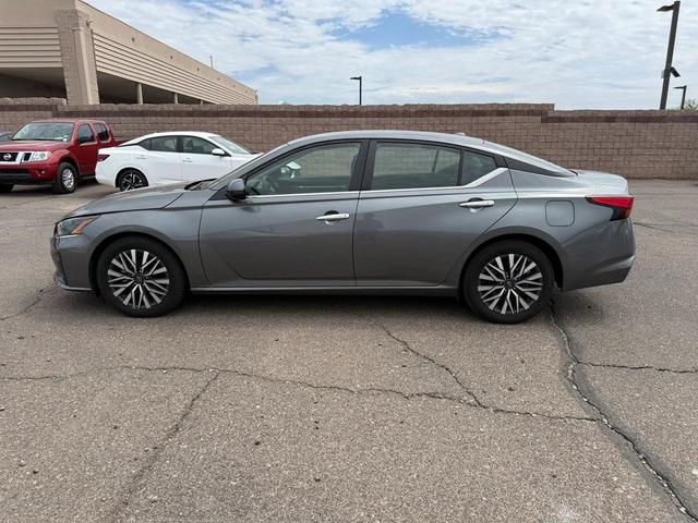 Photo of 2023 Gun Metallic Nissan Altima