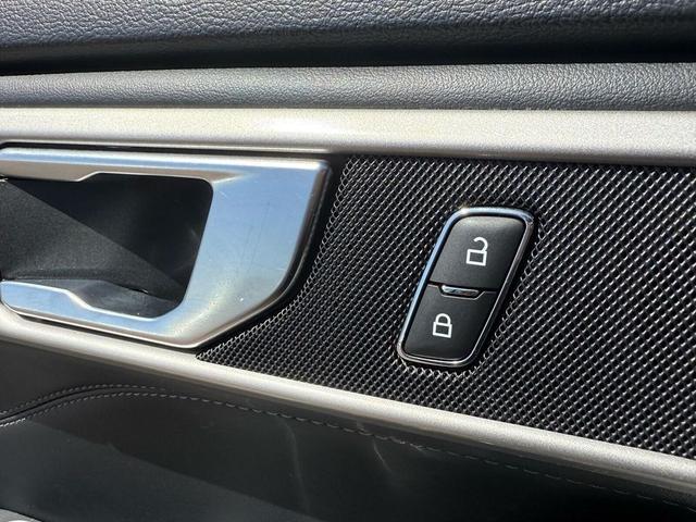Photo of 2024 Iconic Silver Ford Explorer