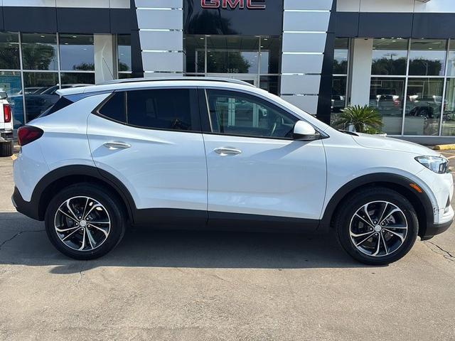 Photo of 2020 Summit White Buick Encore GX