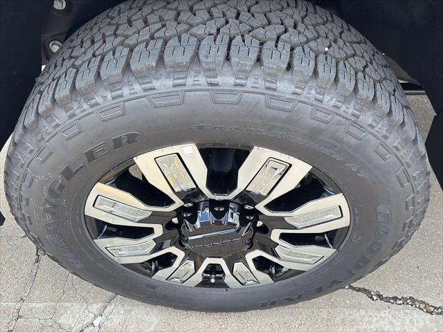 Photo of 2025 Summit White GMC Sierra 2500