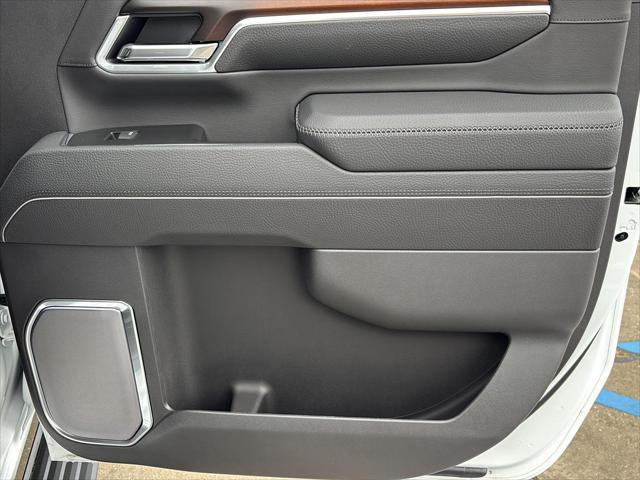 Photo of 2025 Summit White GMC Sierra 2500
