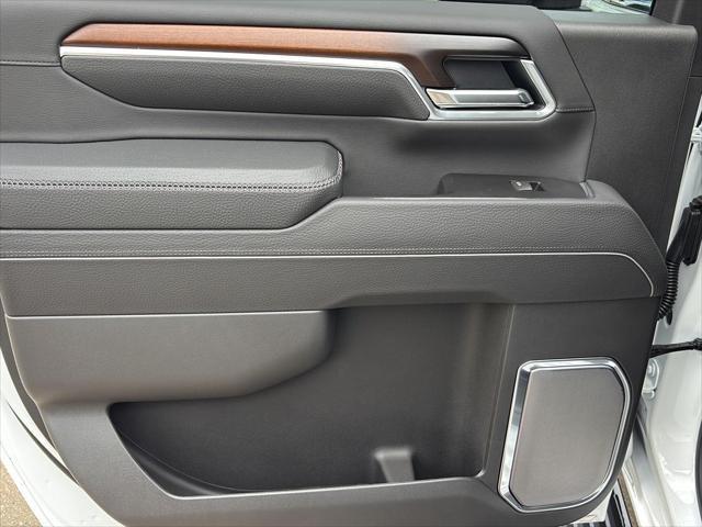 Photo of 2025 Summit White GMC Sierra 2500