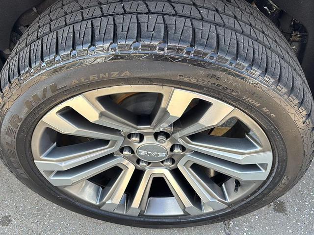 Photo of 2019 White Frost Tricoat GMC Yukon