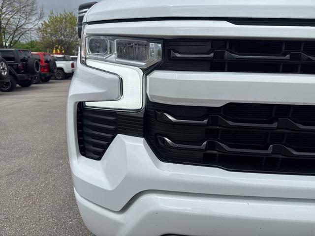 Photo of 2022 Summit White Chevrolet Silverado 1500