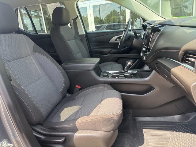 Photo of 2021 Satin Steel Metallic Chevrolet Traverse
