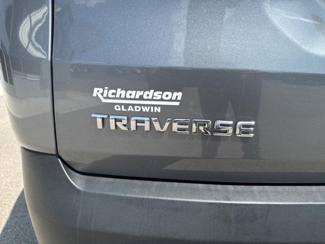 Photo of 2021 Satin Steel Metallic Chevrolet Traverse