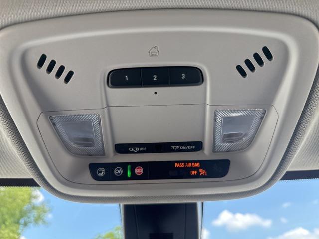 Photo of 2021 Satin Steel Metallic Chevrolet Traverse