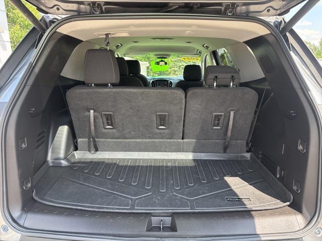 Photo of 2021 Satin Steel Metallic Chevrolet Traverse