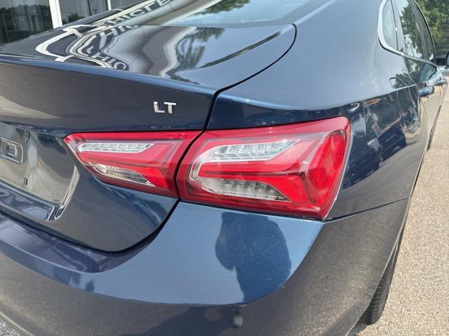 Photo of 2022 Northsky Blue Metallic Chevrolet Malibu
