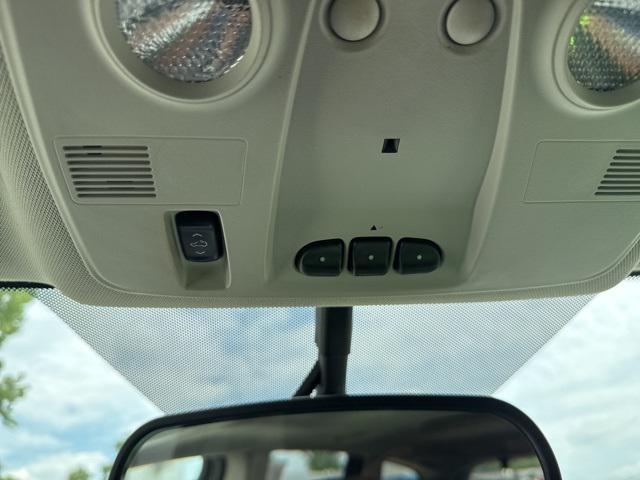 Photo of 2017 Summit White Chevrolet Traverse
