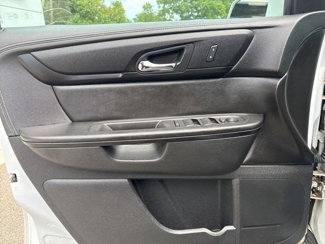 Photo of 2017 Summit White Chevrolet Traverse