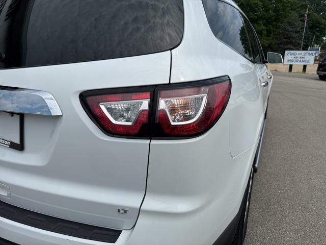 Photo of 2017 Summit White Chevrolet Traverse