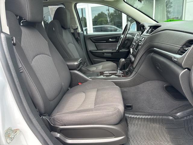 Photo of 2017 Summit White Chevrolet Traverse