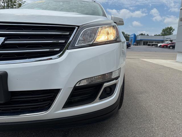 Photo of 2017 Summit White Chevrolet Traverse