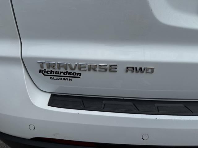 Photo of 2017 Summit White Chevrolet Traverse