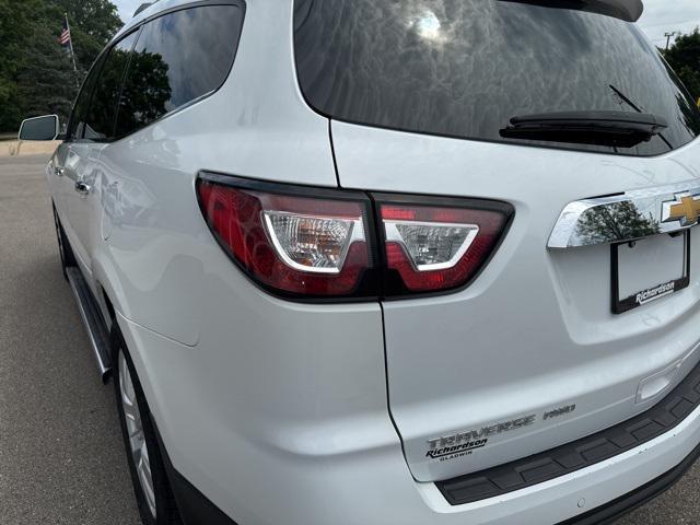 Photo of 2017 Summit White Chevrolet Traverse