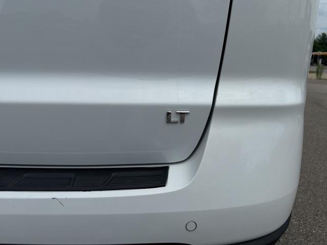 Photo of 2017 Summit White Chevrolet Traverse