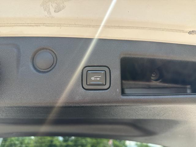 Photo of 2019 Summit White Chevrolet Equinox