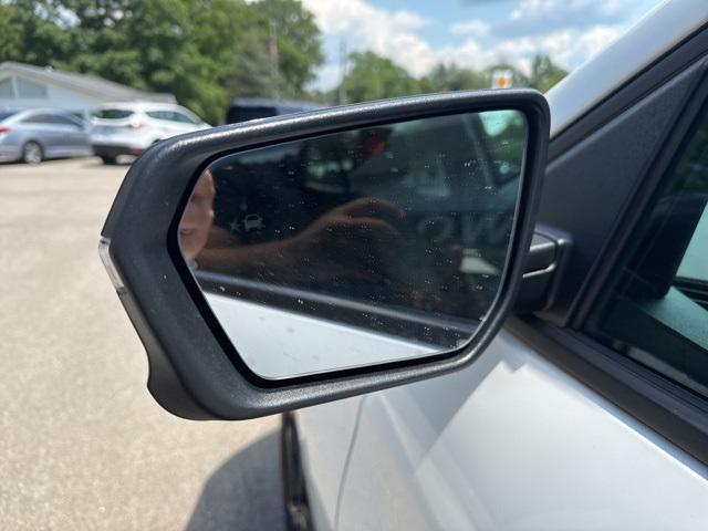 Photo of 2019 Summit White Chevrolet Equinox